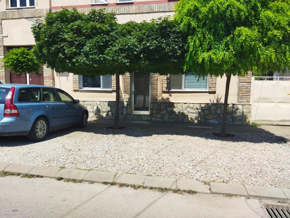 Apartmani Sirmium Sremska Mitrovica Eksteriør billede